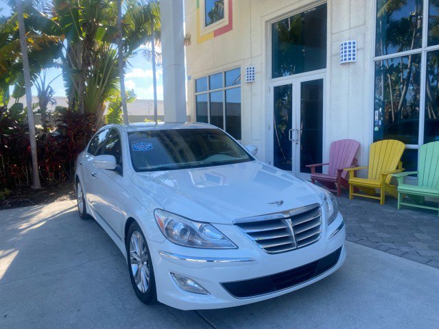 Used 2012 Hyundai Genesis 4.6 image 2