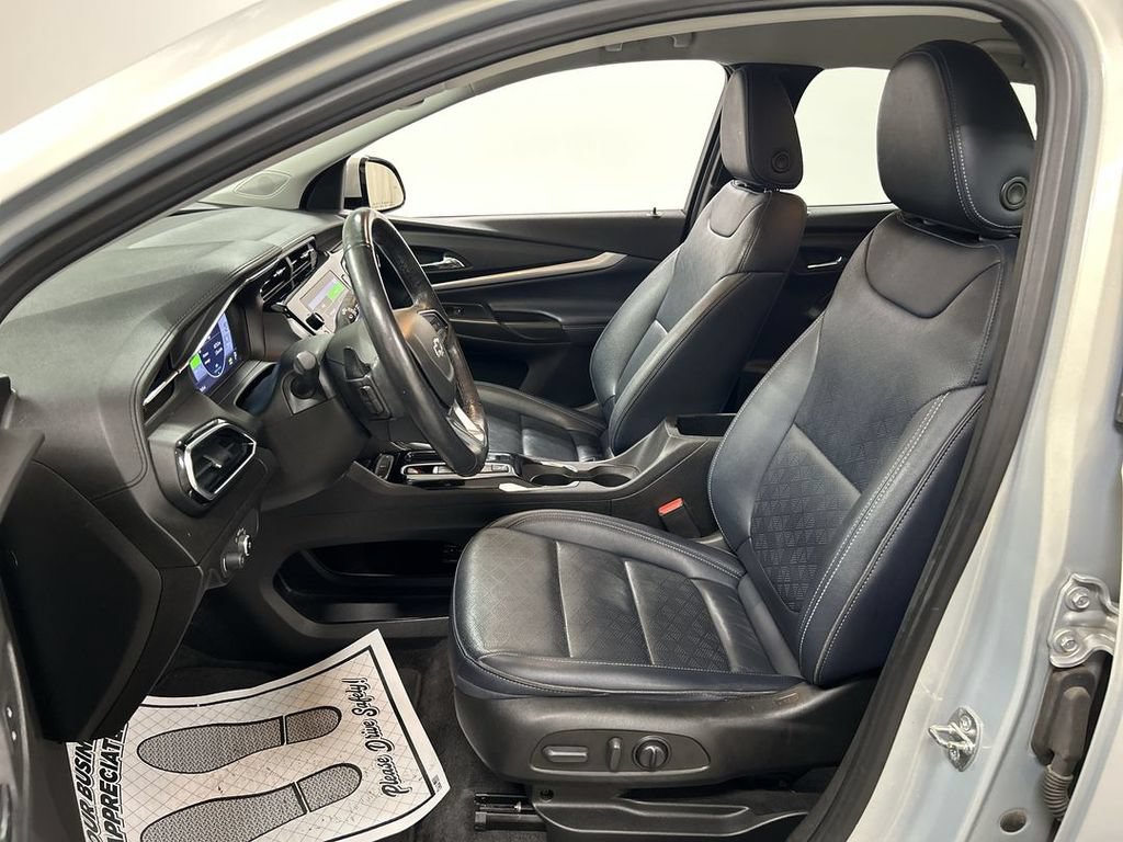 Used 2022 Chevrolet Bolt EUV LT w/ Convenience Package FWD image 9