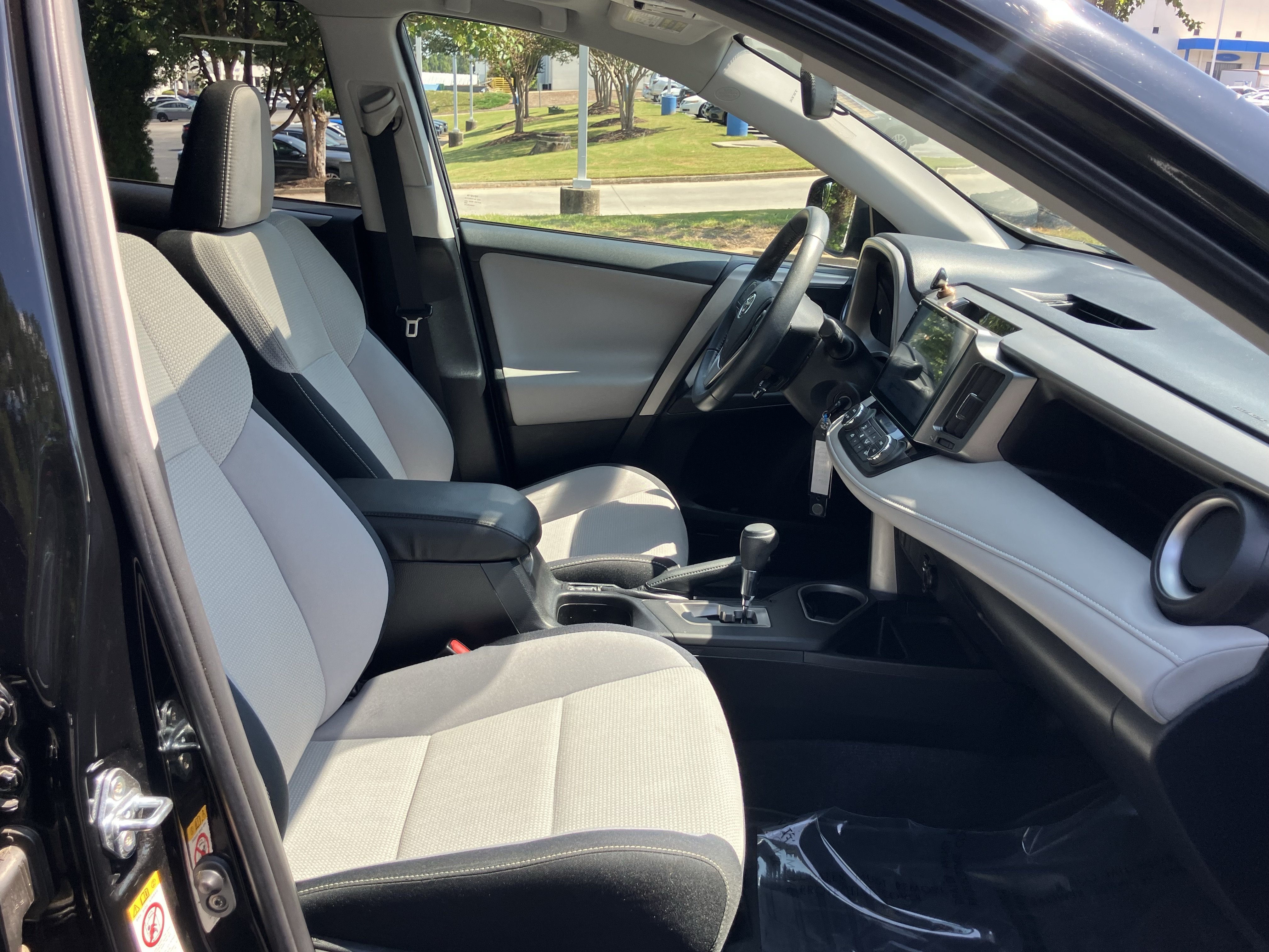 Used 2016 Toyota RAV4 XLE FWD image 35