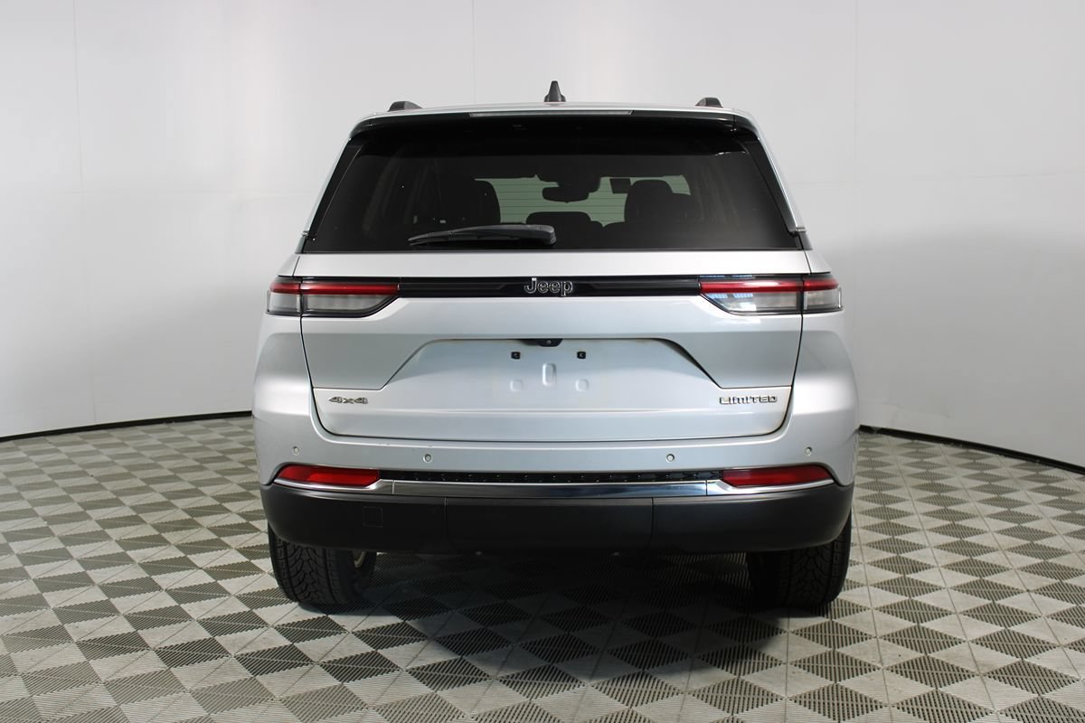 Used 2023 Jeep Grand Cherokee Limited AWD/4WD image 5