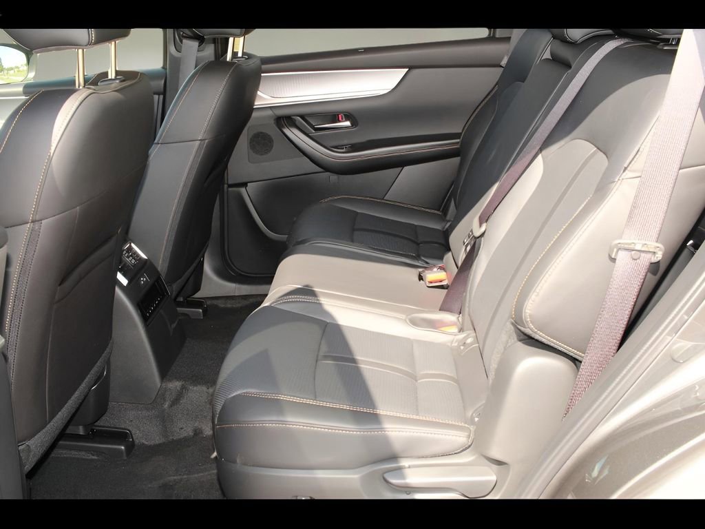 Used 2025 MAZDA CX-90 3.3 Turbo w/ Preferred Package image 11