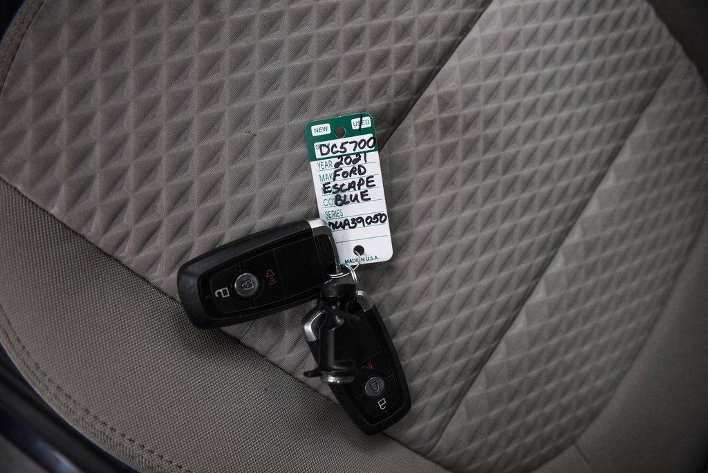 Used 2021 Ford Escape SE image 24