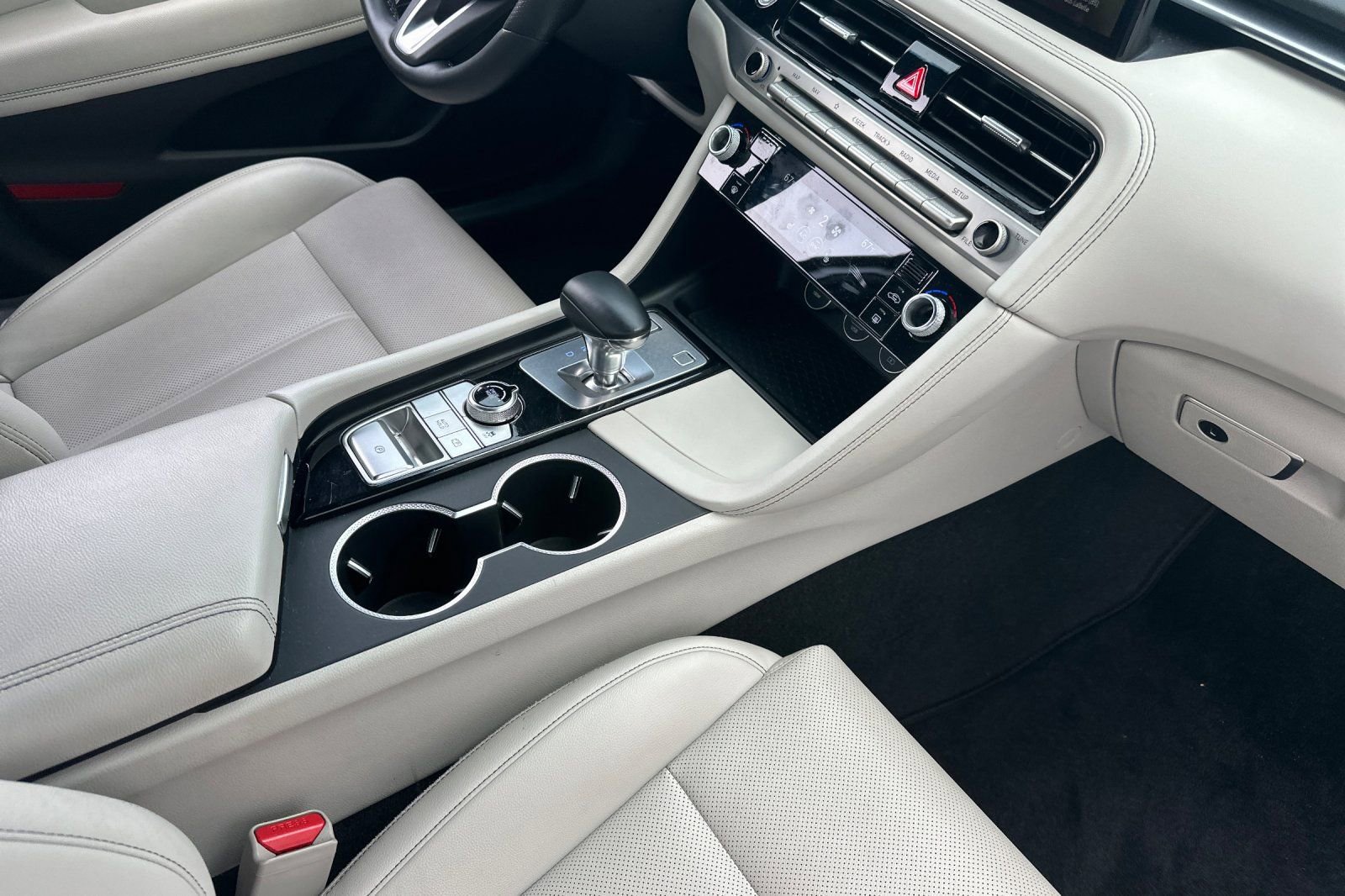 Used 2025 Genesis G70 2.5T image 18