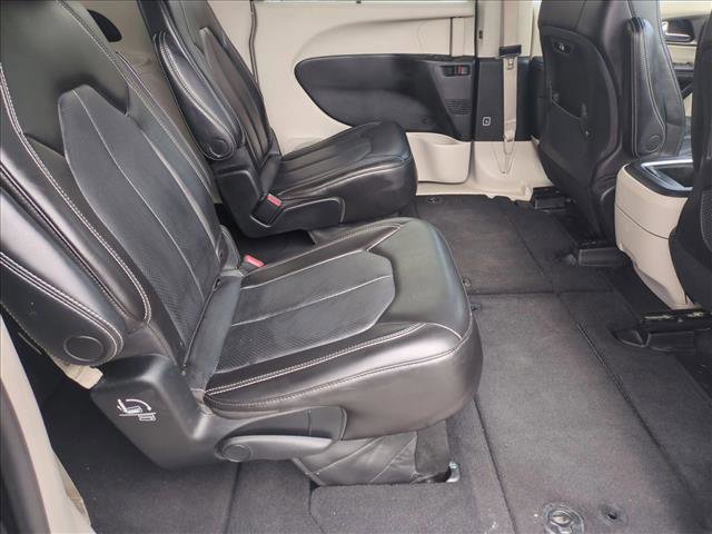 Used 2023 Chrysler Pacifica Touring-L FWD image 19