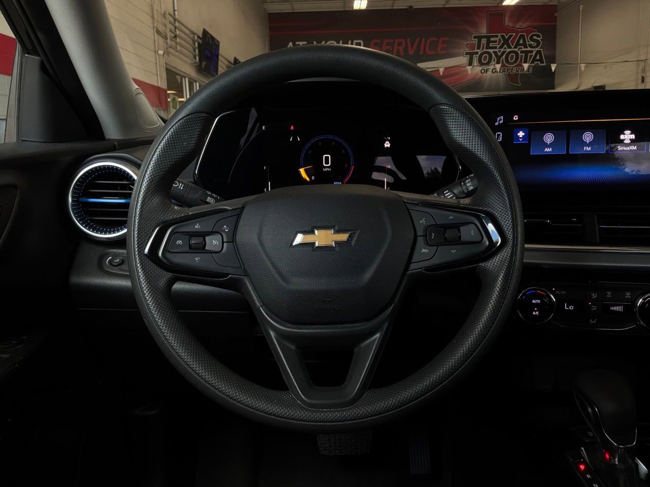 Used 2025 Chevrolet Trax LT FWD image 30