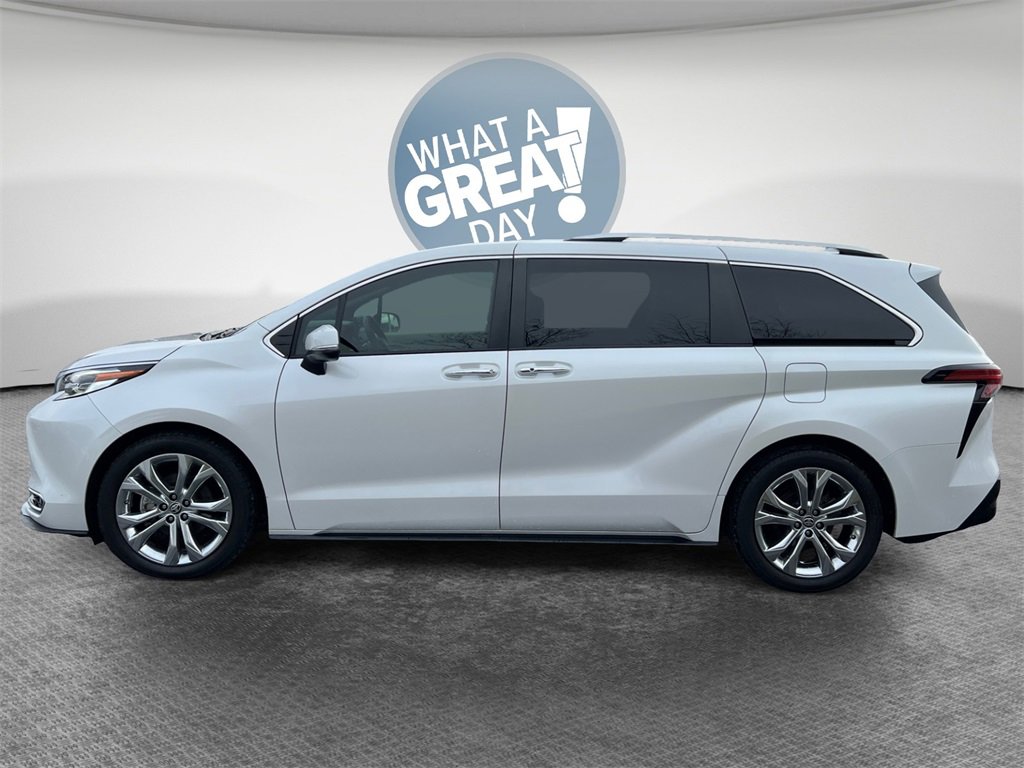 Used 2023 Toyota Sienna Platinum image 7