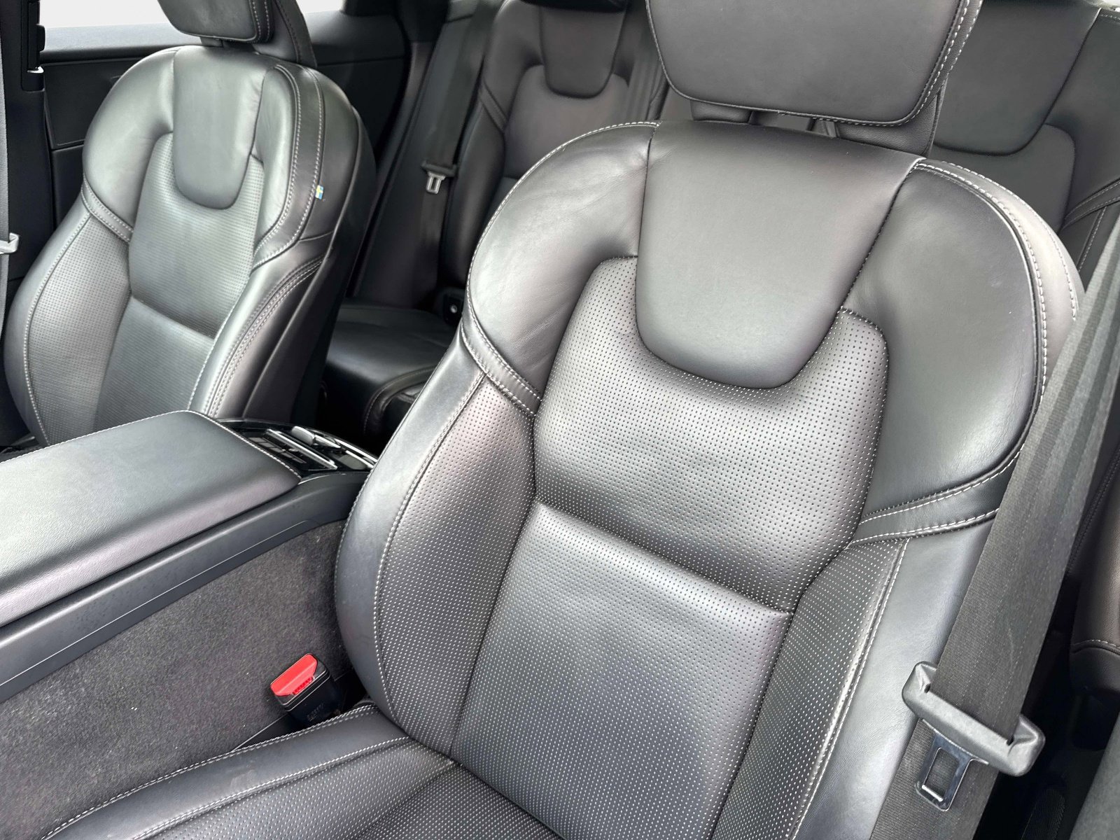 Used 2023 Volvo XC60 B5 Ultimate w/ Protection Package Premier FWD image 17