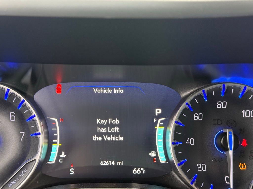 Used 2023 Chrysler Pacifica Touring-L image 16