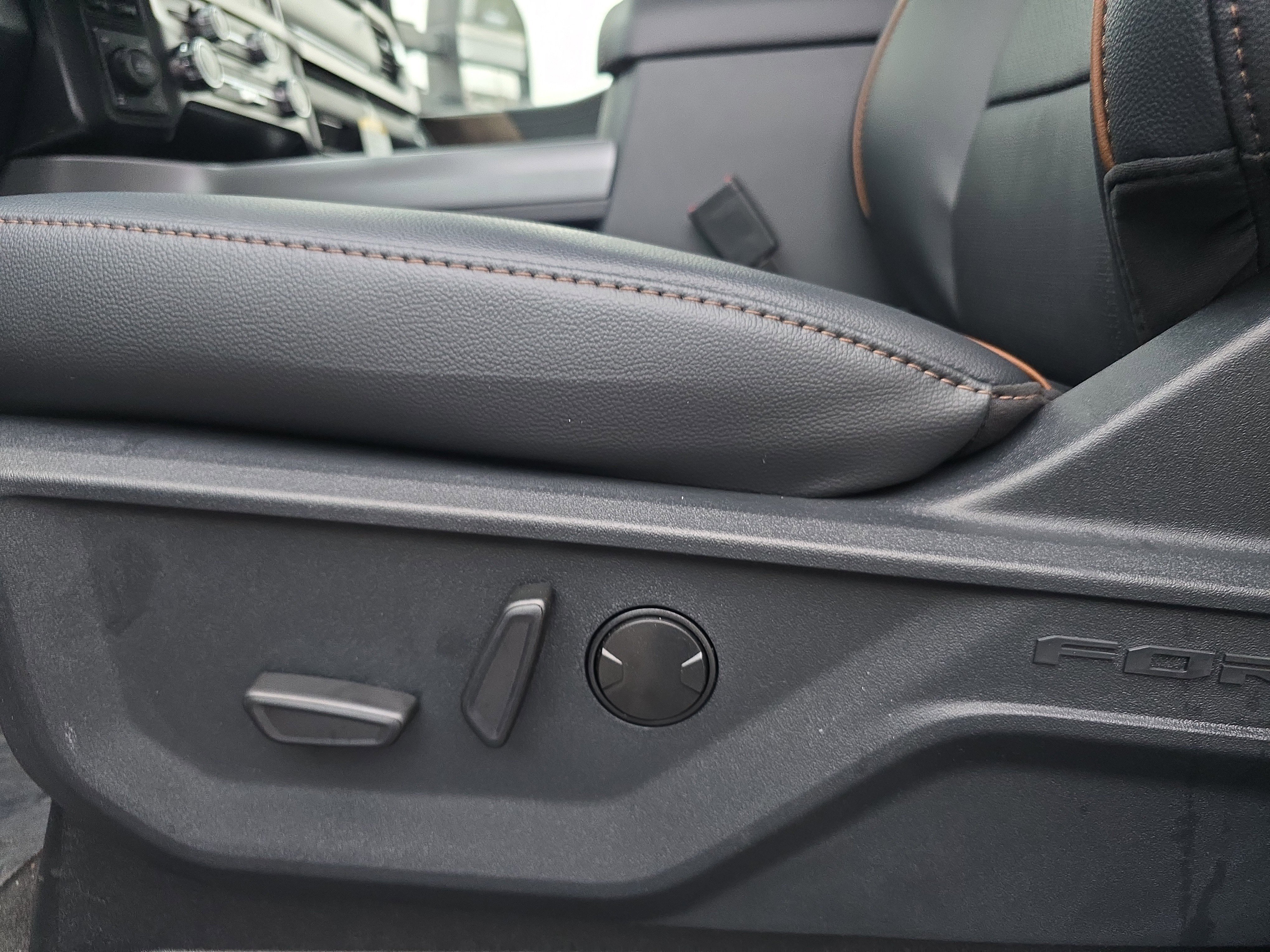 New 2026 Ford F350 Lariat w/ Lariat Premium Package image 14