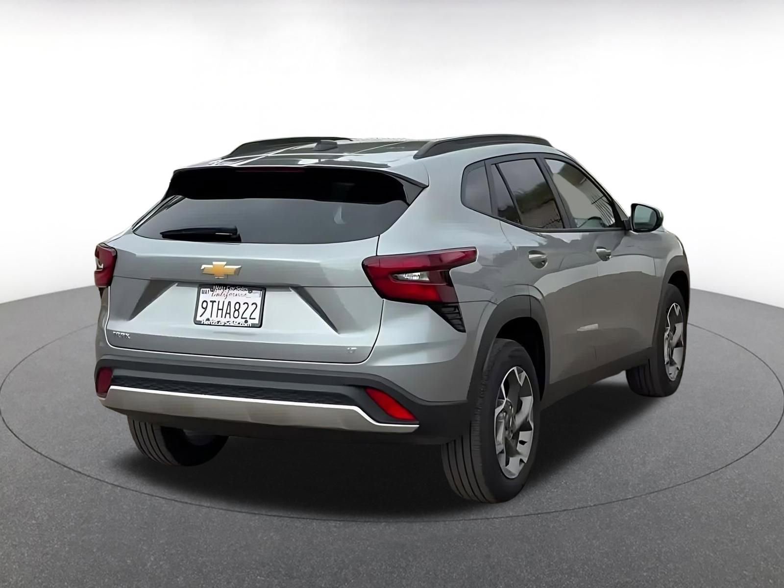 Used 2025 Chevrolet Trax LT w/ LT Convenience Package FWD image 14