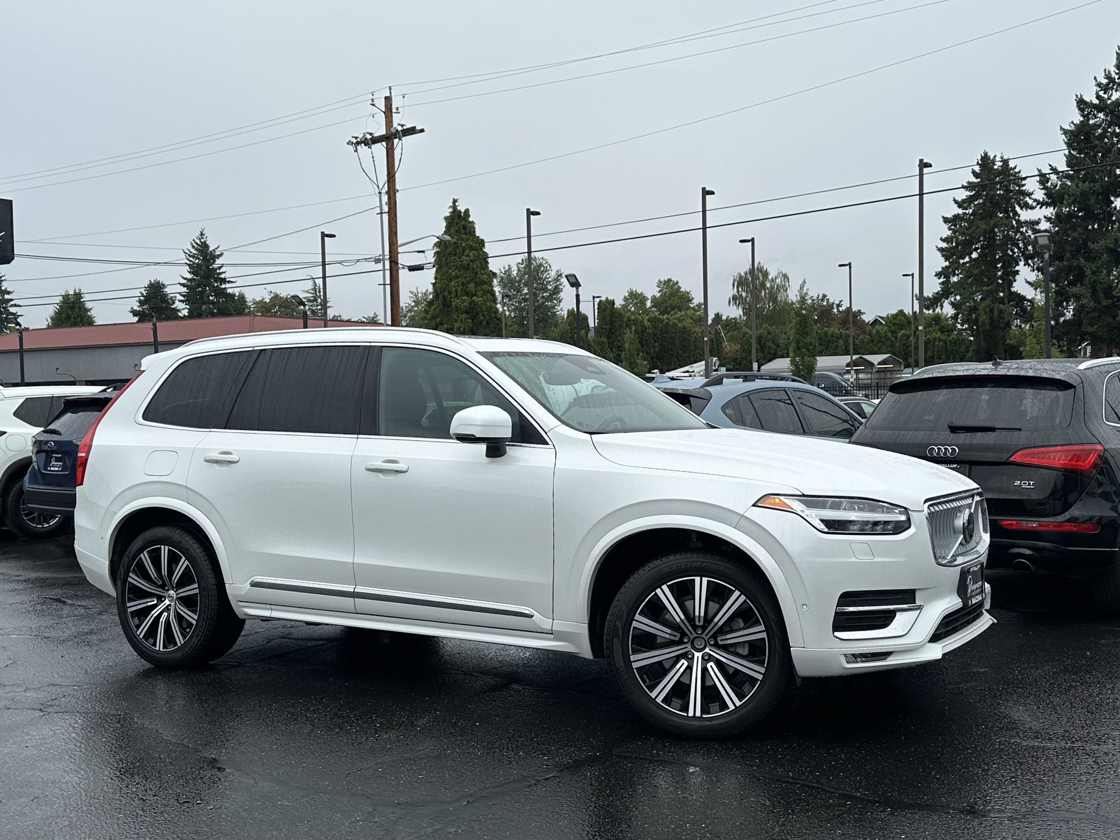 Used 2023 Volvo XC90 B5 Plus image 2