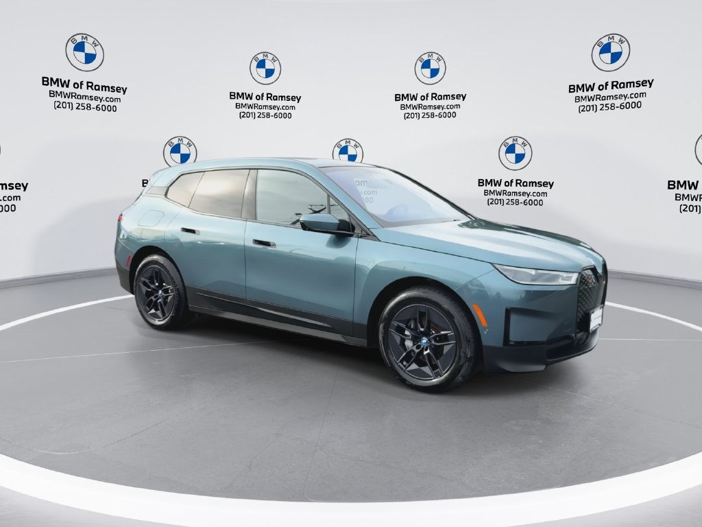 Used 2024 BMW iX xDrive50 AWD/4WD image 2