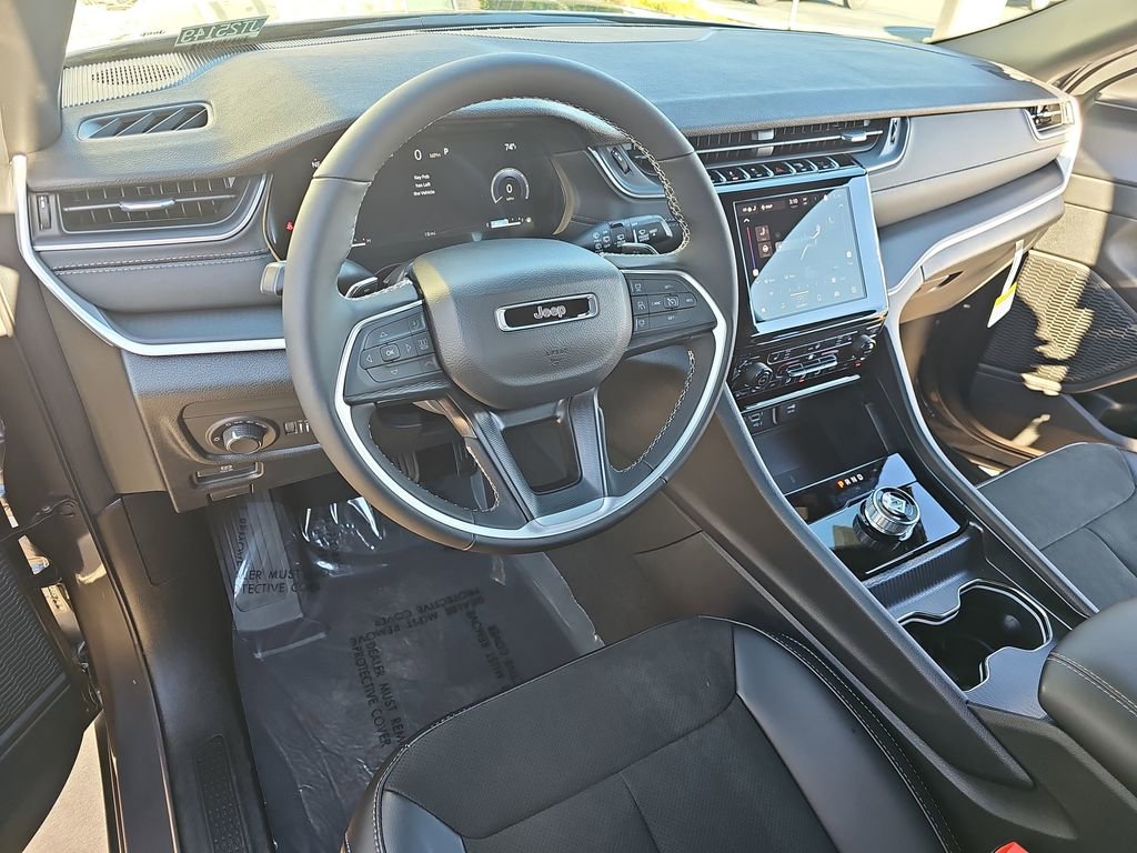 New 2025 Jeep Grand Cherokee Altitude image 16