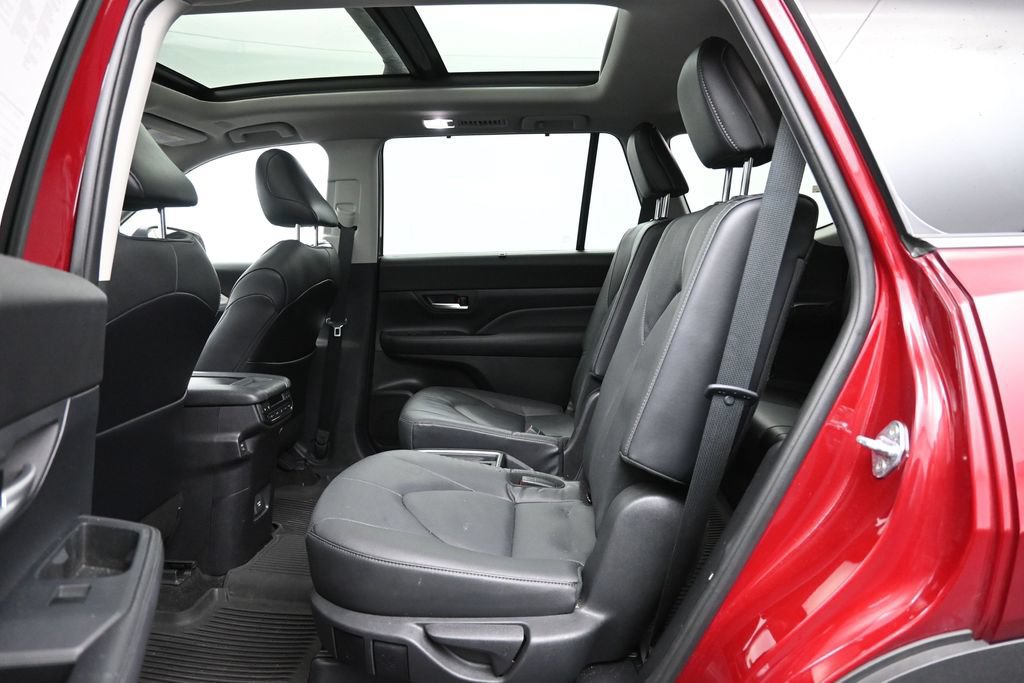 Used 2024 Toyota Grand Highlander AWD image 25