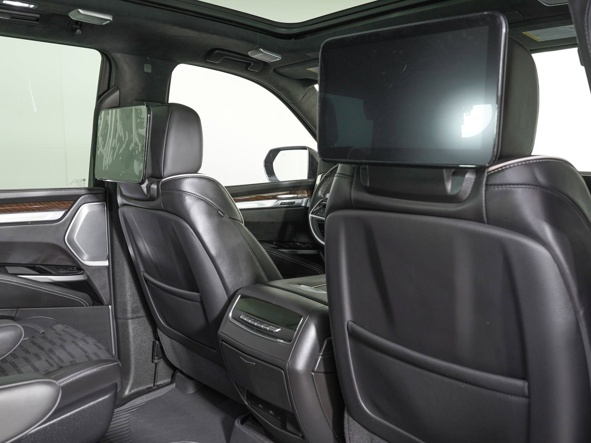 Used 2025 Cadillac Escalade Sport Platinum w/ LPO, ONYX Package AWD/4WD image 12