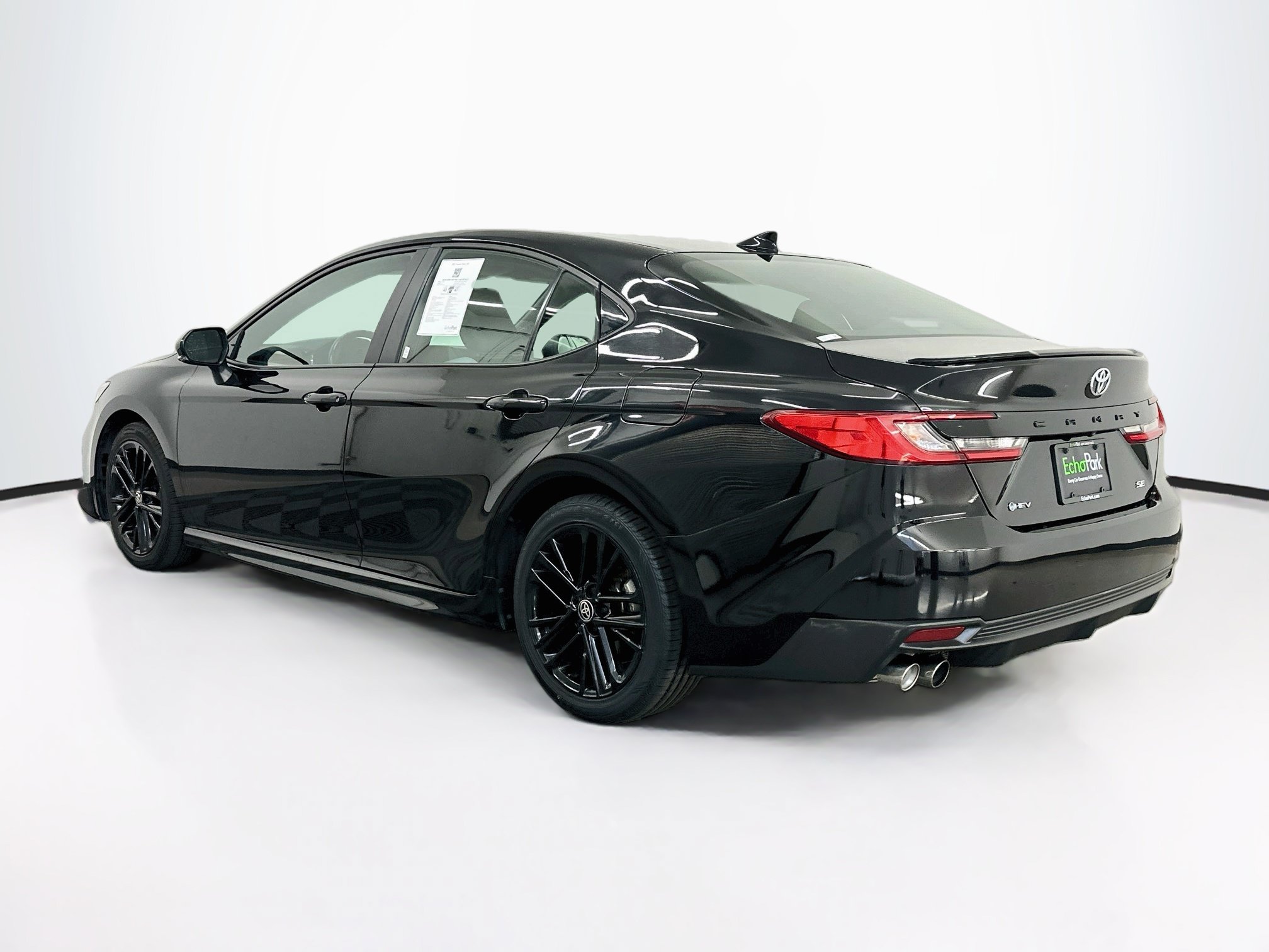 Used 2025 Toyota Camry SE FWD image 5