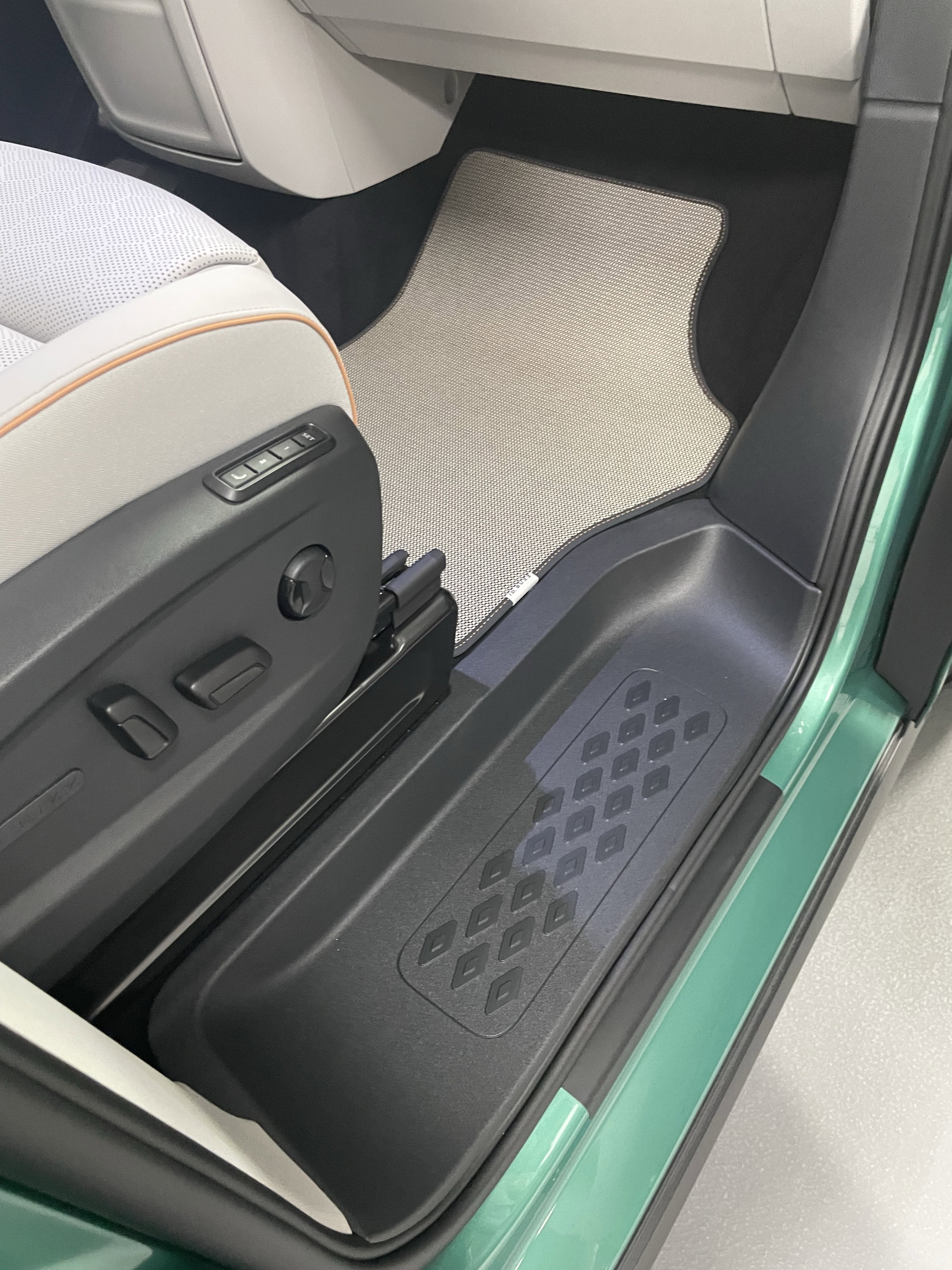 New 2025 Volkswagen ID. Buzz Pro S Plus image 9