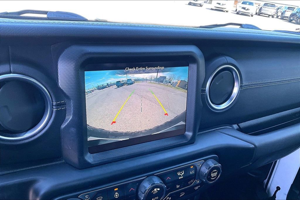 Used 2020 Jeep Wrangler Unlimited Sahara image 30