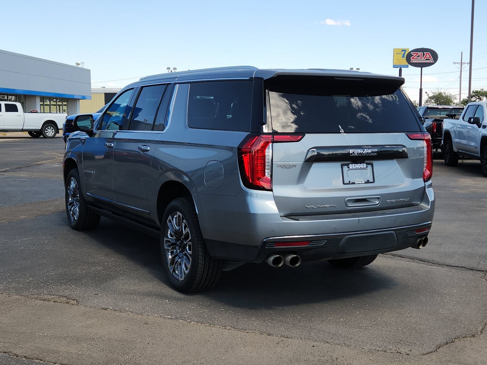 Used 2023 GMC Yukon XL Denali Ultimate w/ LPO, Floor Liner Package AWD/4WD image 3