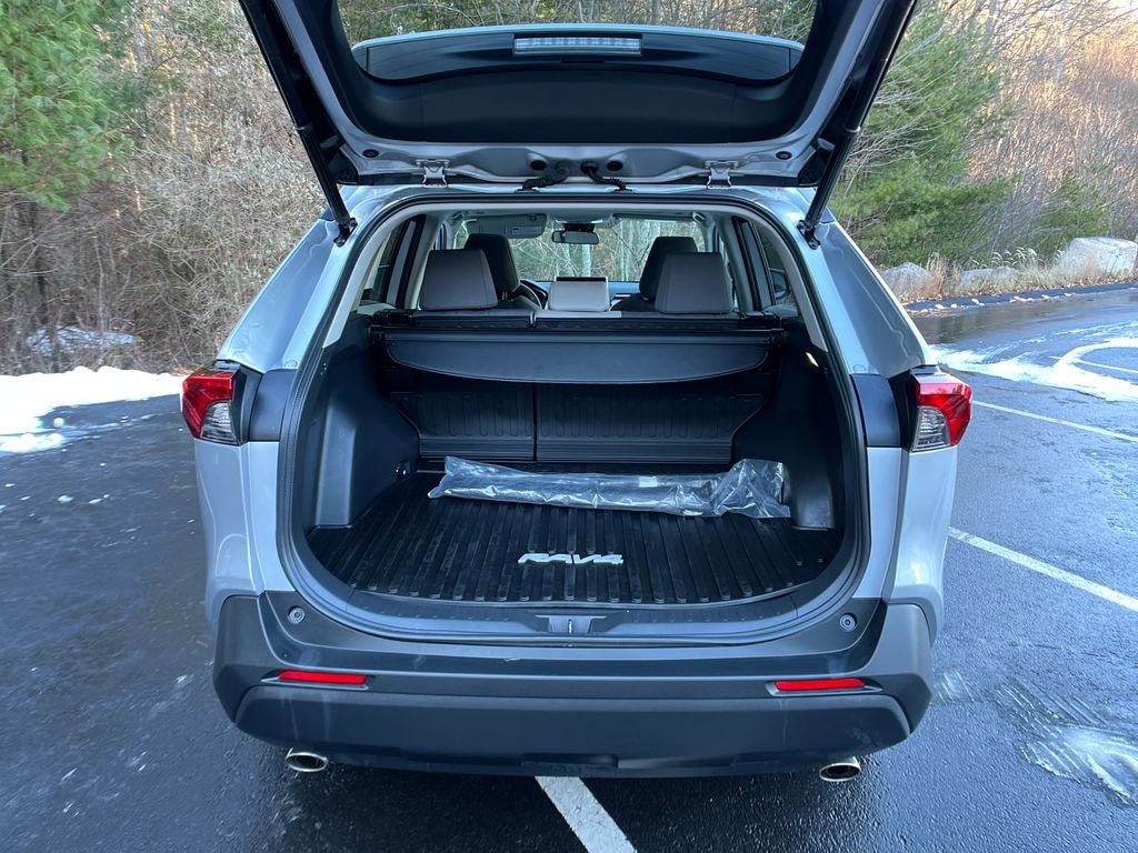Used 2023 Toyota RAV4 XLE w/ Convenience Package image 24