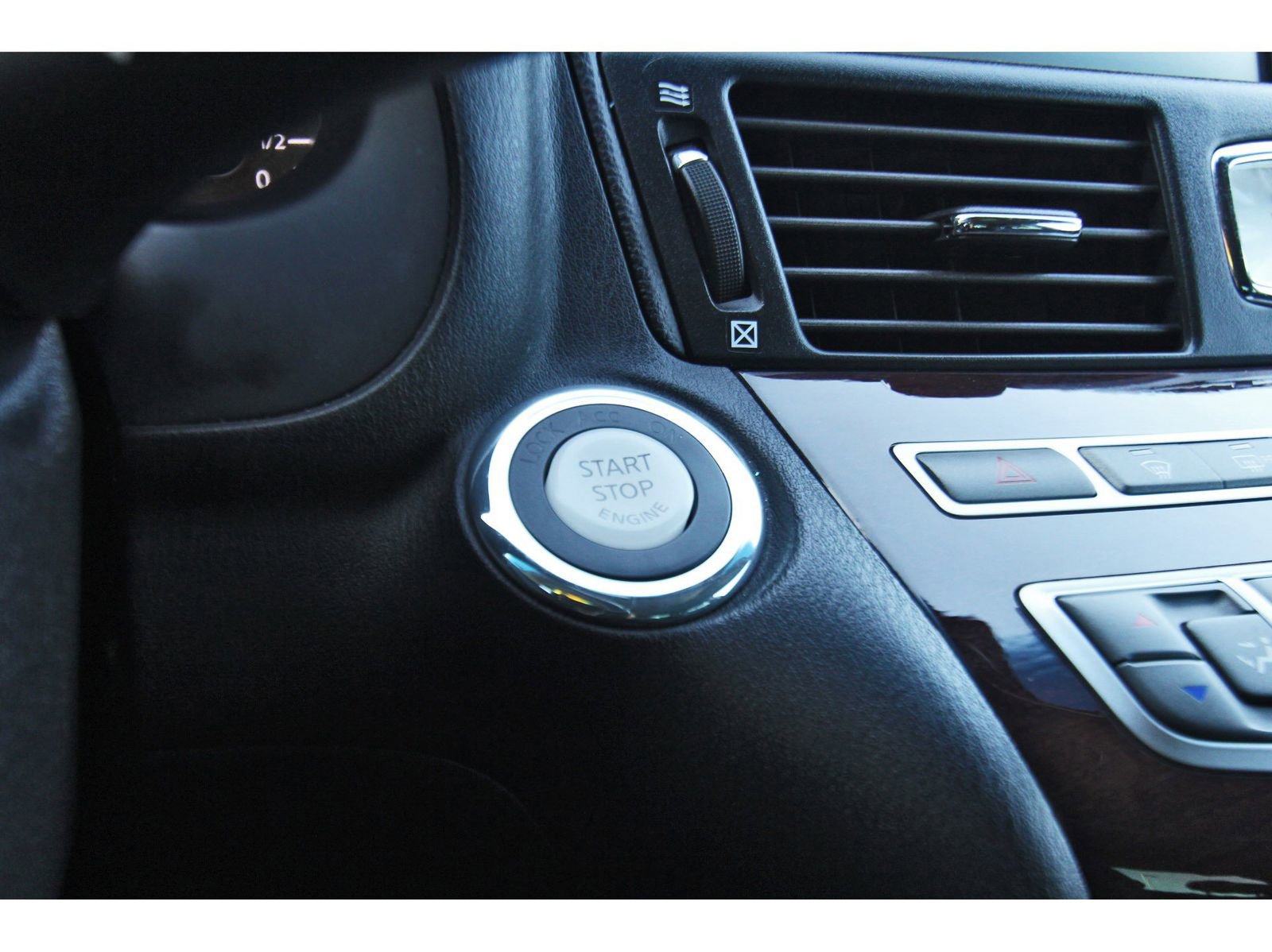 Used 2017 INFINITI Q70 3.7 image 22