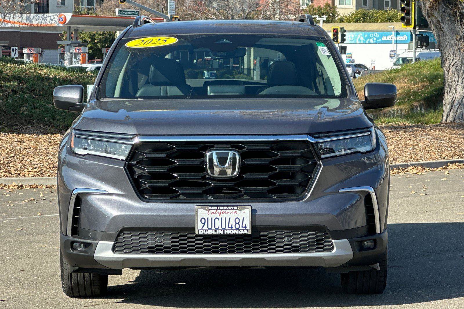 Certified 2025 Honda Pilot Touring image 9