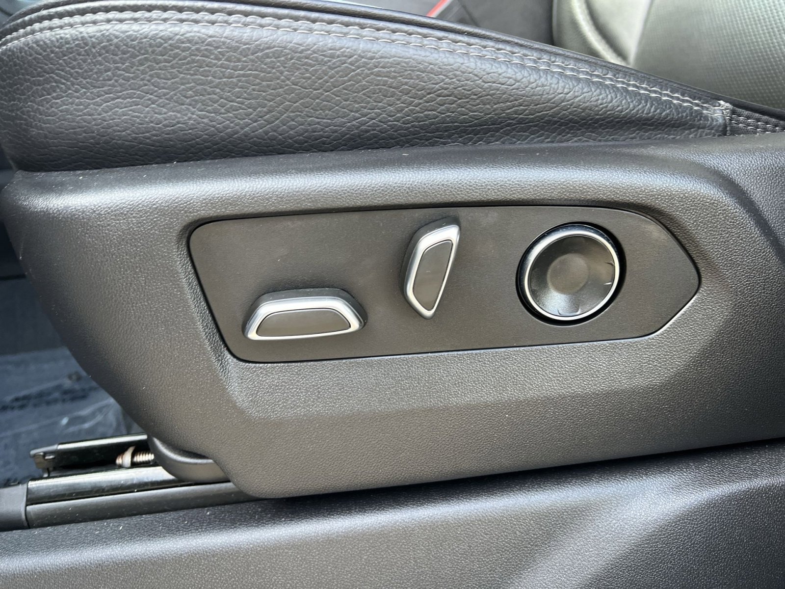 Used 2024 GMC Sierra 3500 Denali w/ Denali Reserve Package image 14