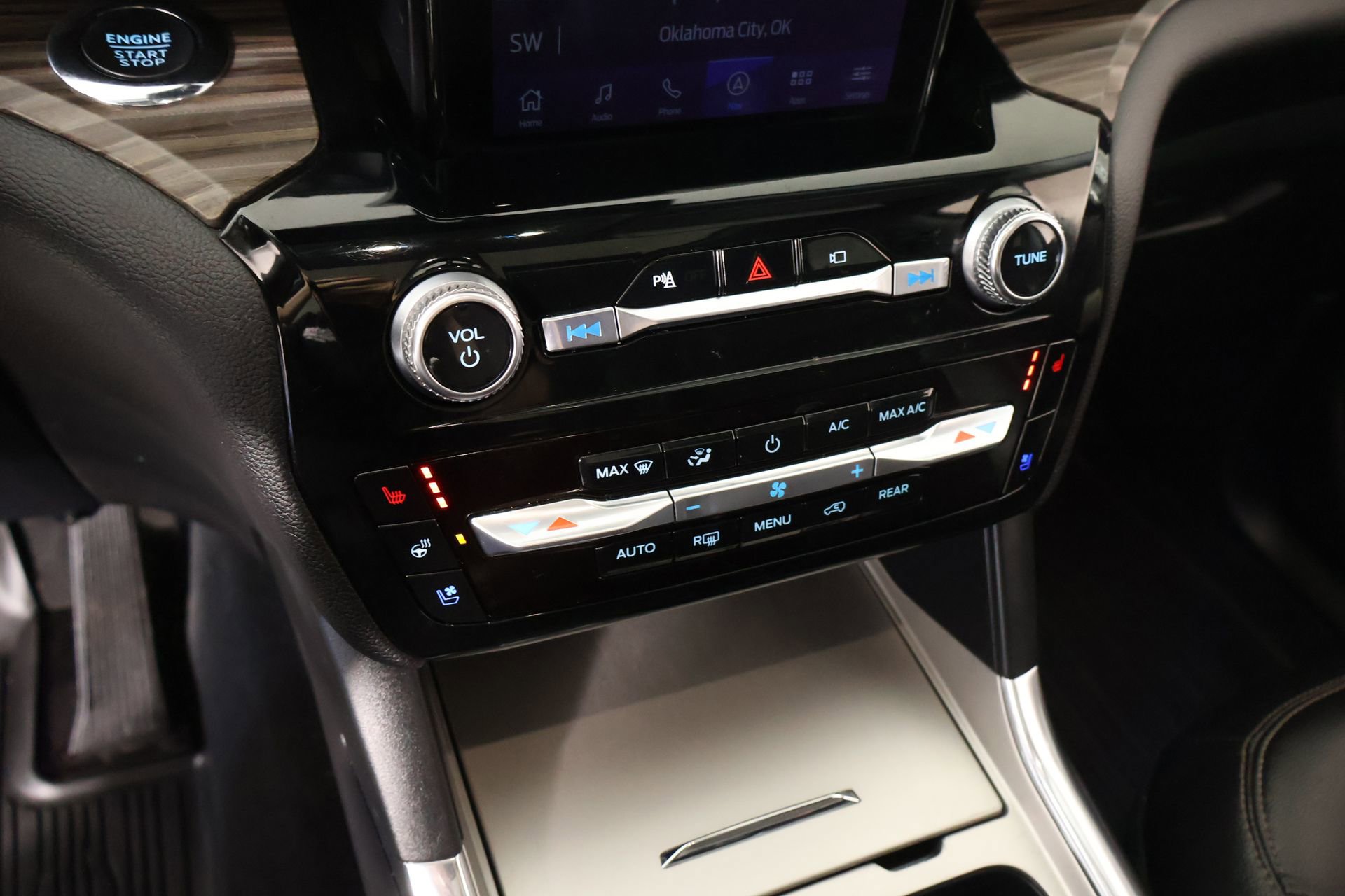 Used 2022 Ford Explorer Limited w/ Limited Technology Package image 8