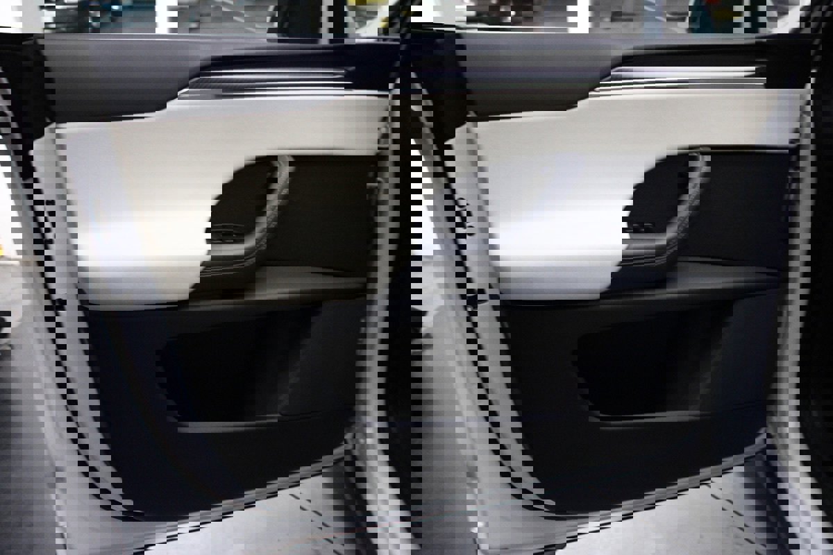 Used 2022 Tesla Model X Plaid image 19