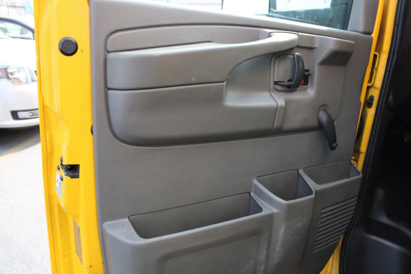 Used 2015 GMC Savana 3500 RWD image 8