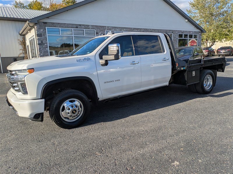 Used 2022 Chevrolet Silverado 3500 High Country w/ Safety Package II image 3