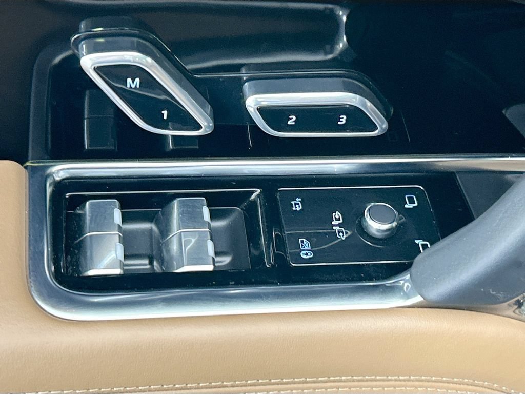 Certified 2023 Land Rover Range Rover Autobiography AWD/4WD image 22