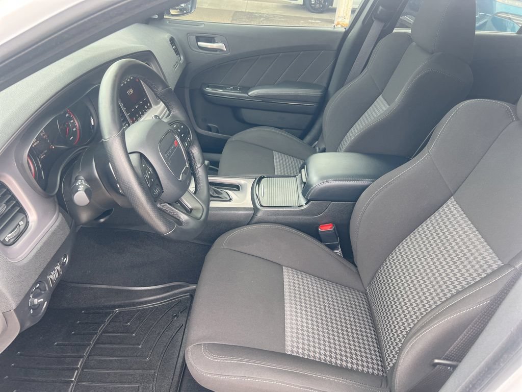 Used 2023 Dodge Charger R/T w/ Blacktop Package RWD image 4