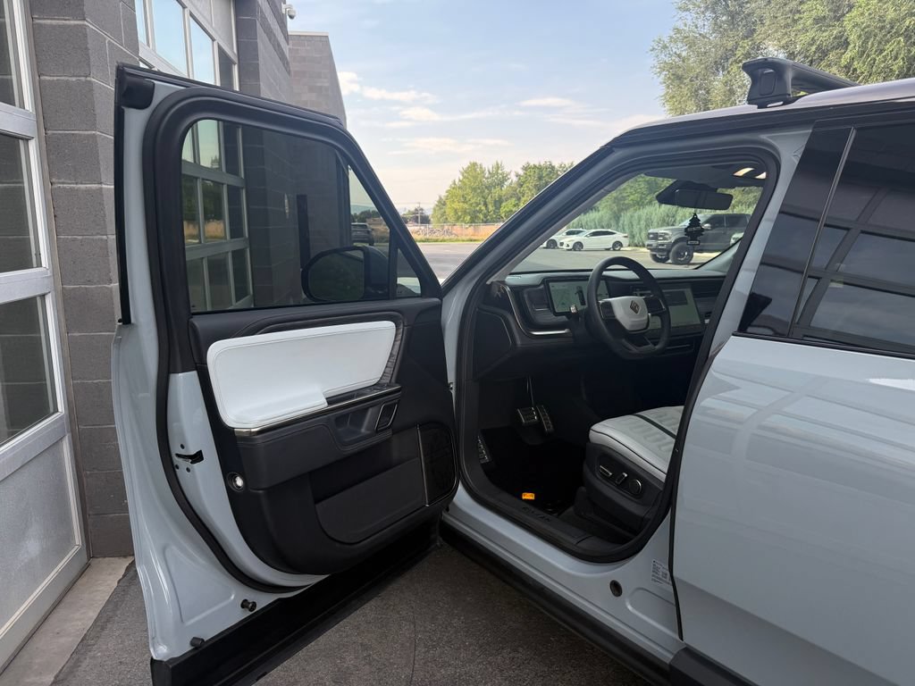 Used 2023 Rivian R1S Adventure AWD/4WD image 17