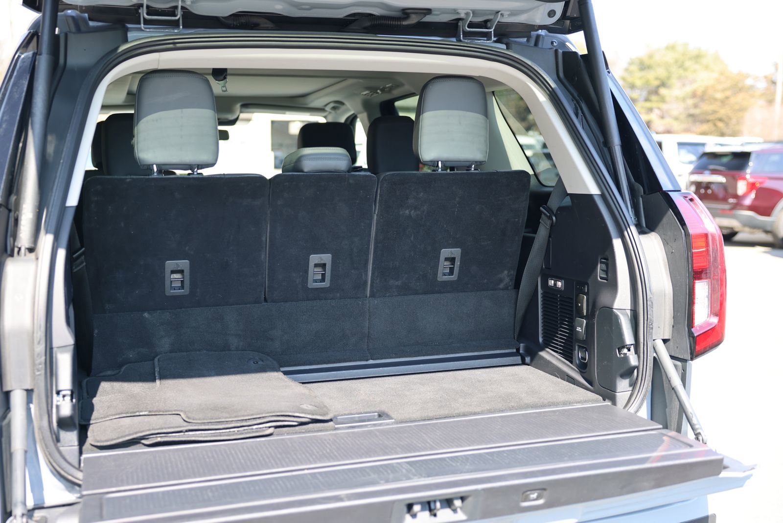 Certified 2025 Ford Expedition Active image 16