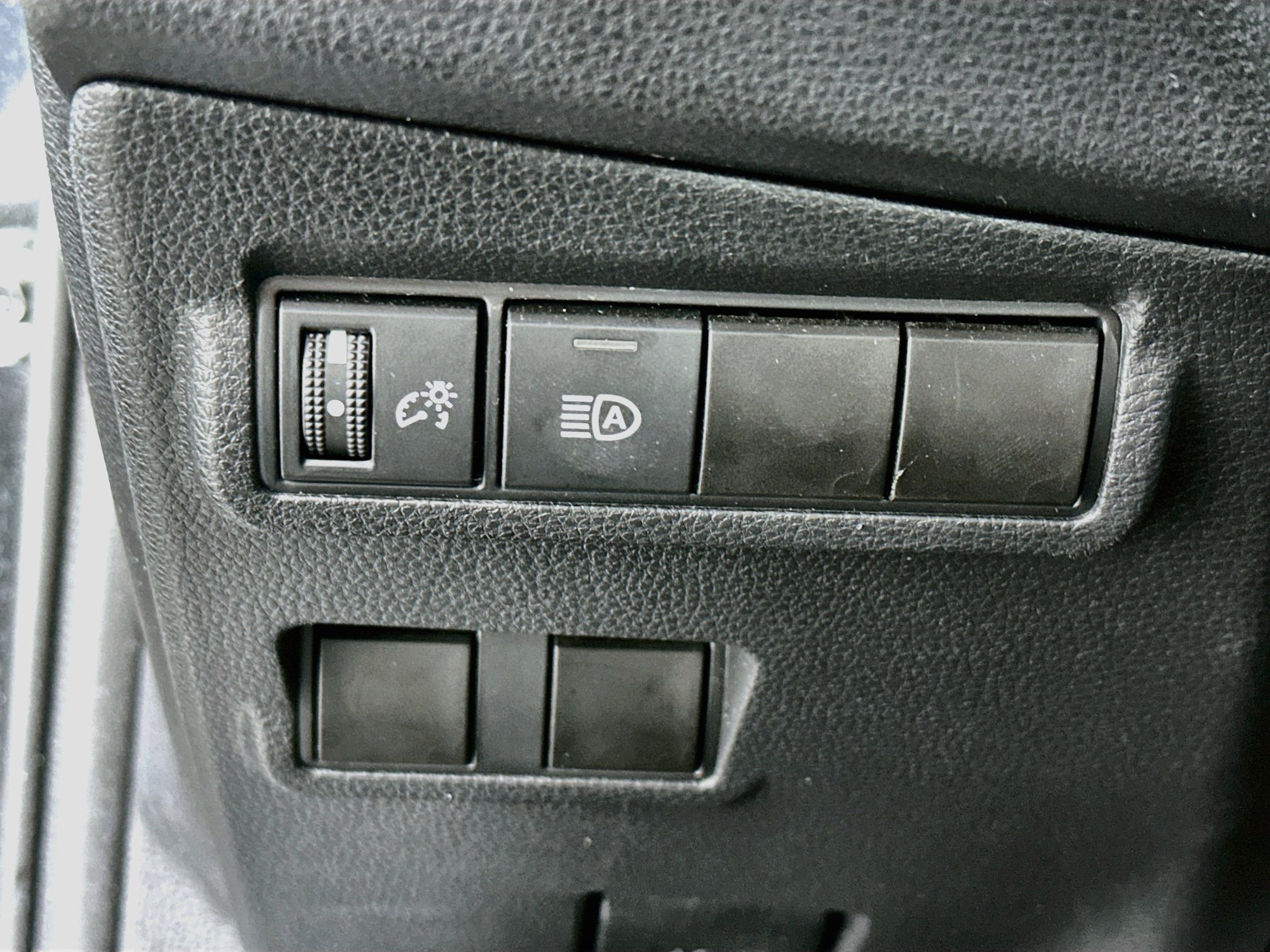 Used 2025 Toyota Corolla Cross XLE FWD image 17