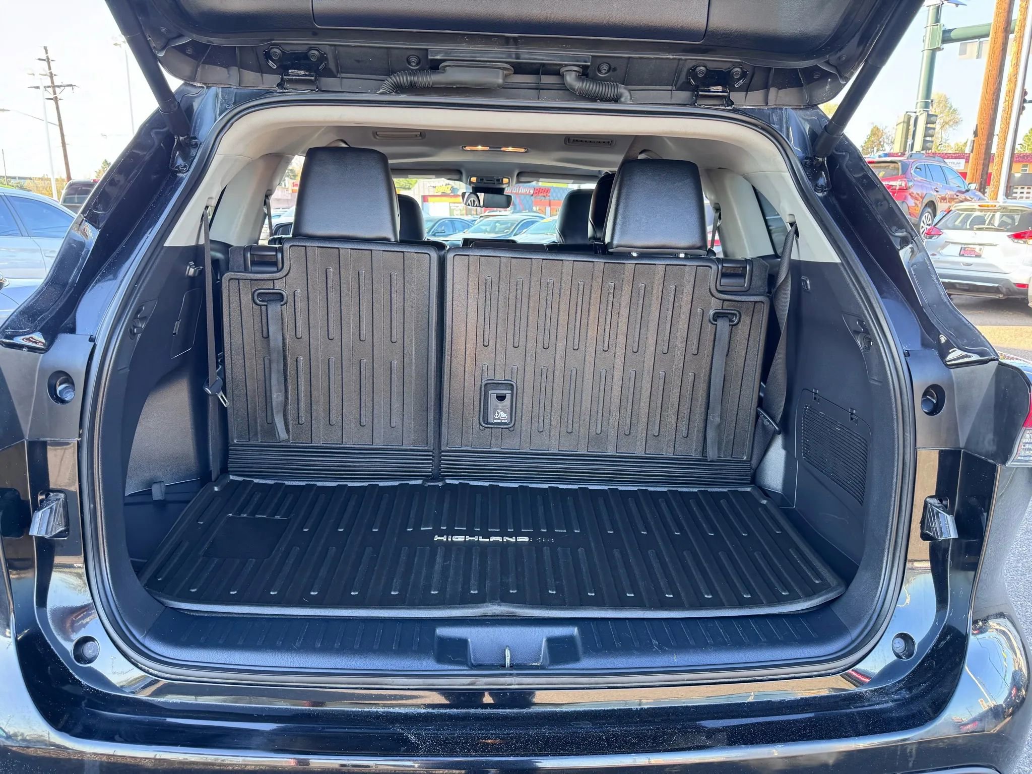 Used 2024 Toyota Highlander XLE image 47