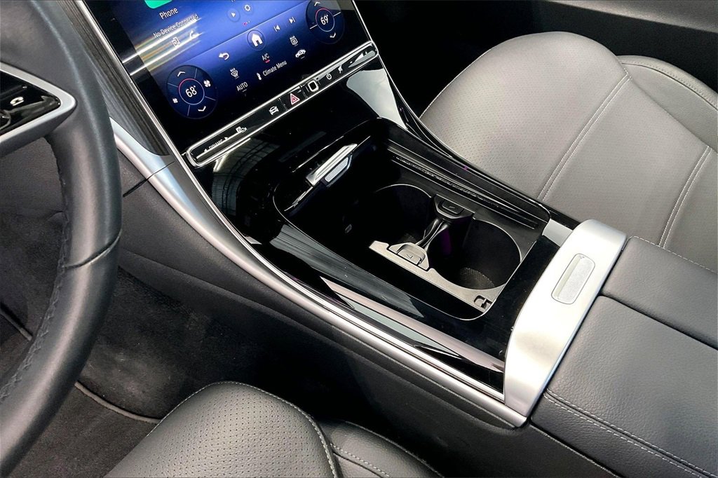 Used 2025 Mercedes-Benz C 300 Sedan image 16