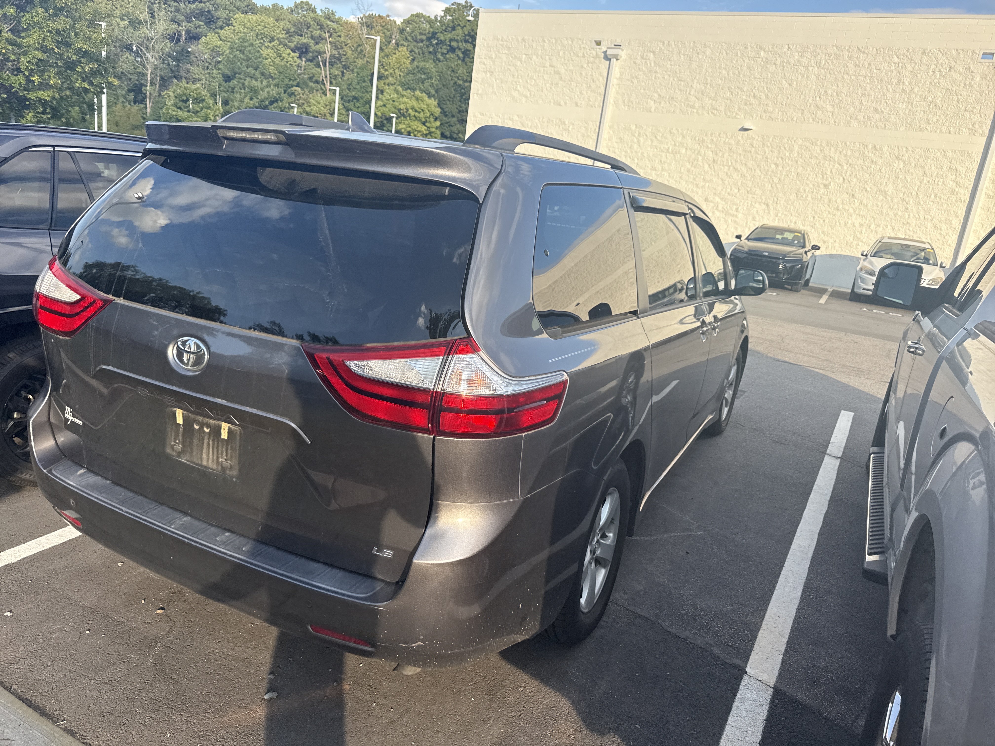 Used 2019 Toyota Sienna LE FWD image 40