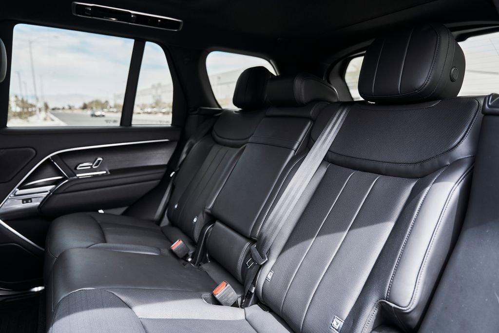Used 2025 Land Rover Range Rover SE AWD/4WD image 41