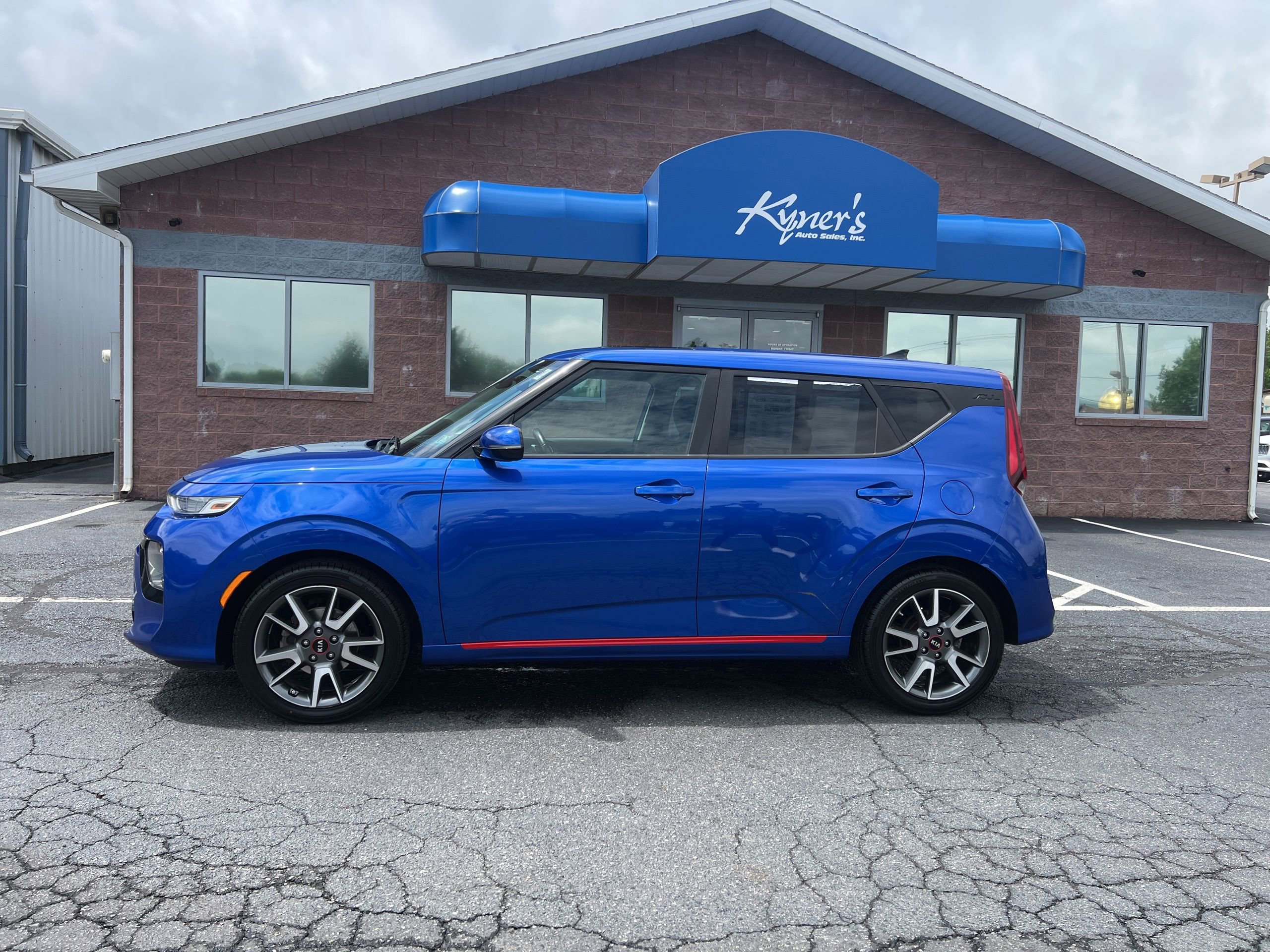 Used 2021 Kia Soul GT-Line FWD image 2