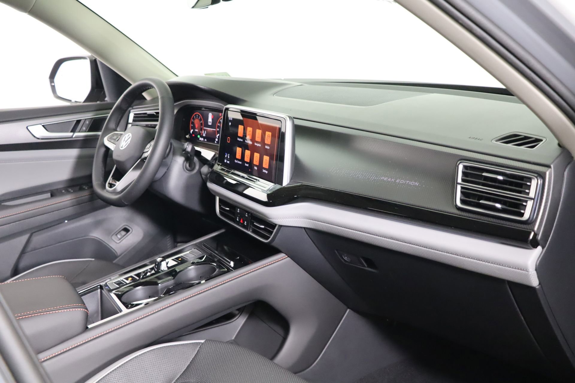 Used 2025 Volkswagen Atlas Peak Edition SE image 46