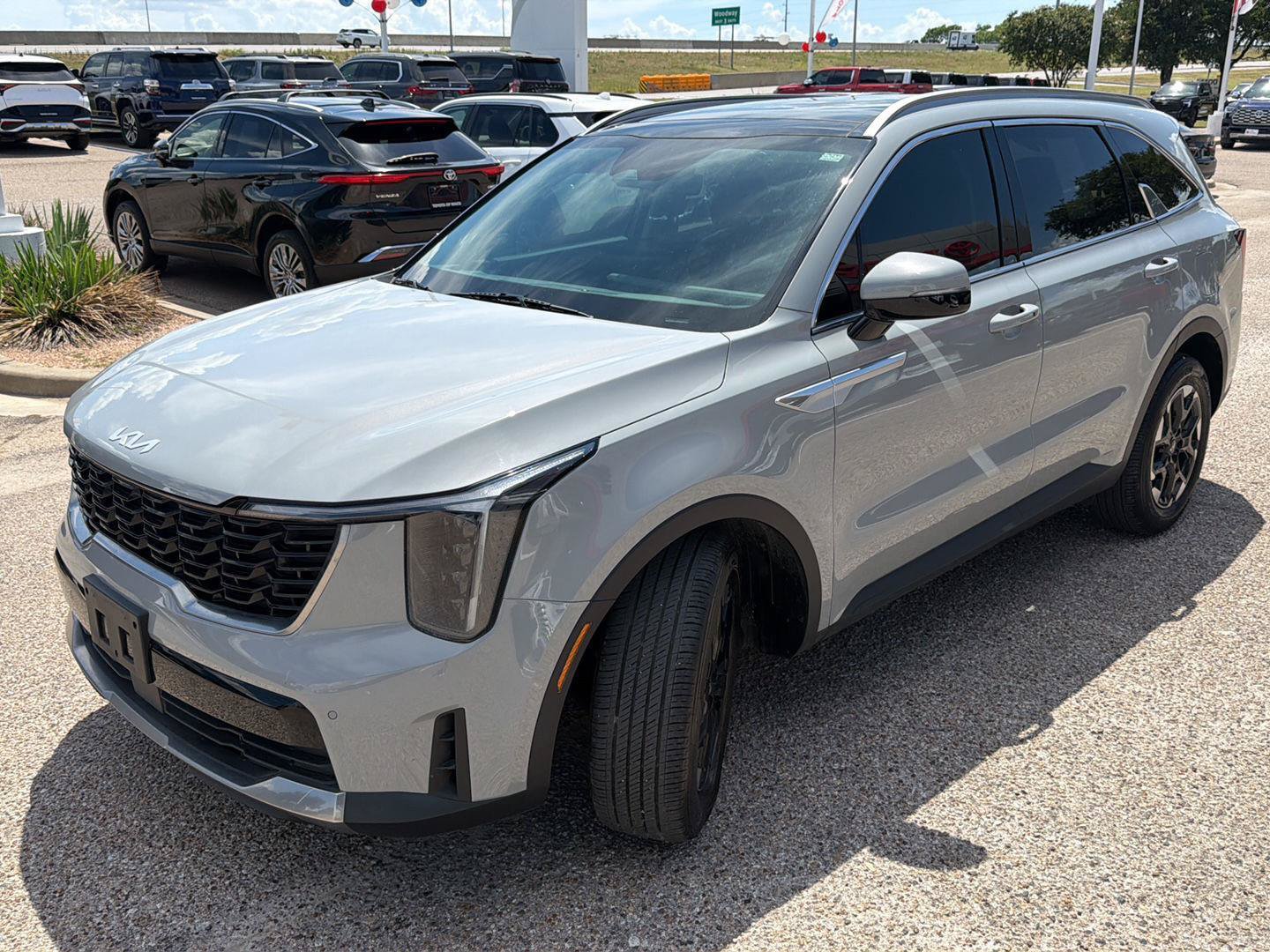 Used 2024 Kia Sorento S w/ Panoramic Sunroof Package FWD image 7