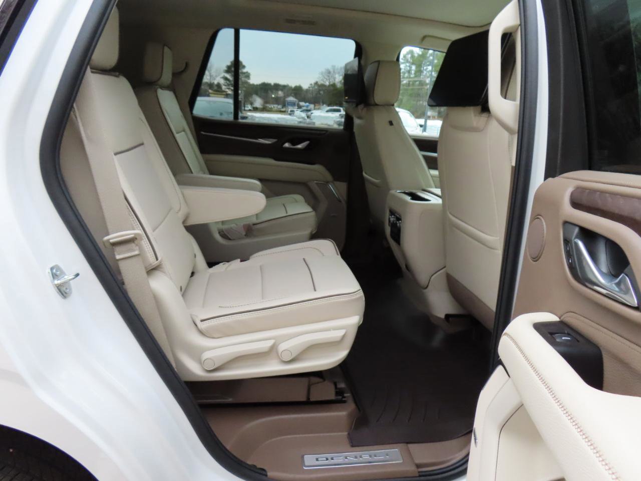 Used 2024 GMC Yukon Denali w/ Advanced Technology Package image 21