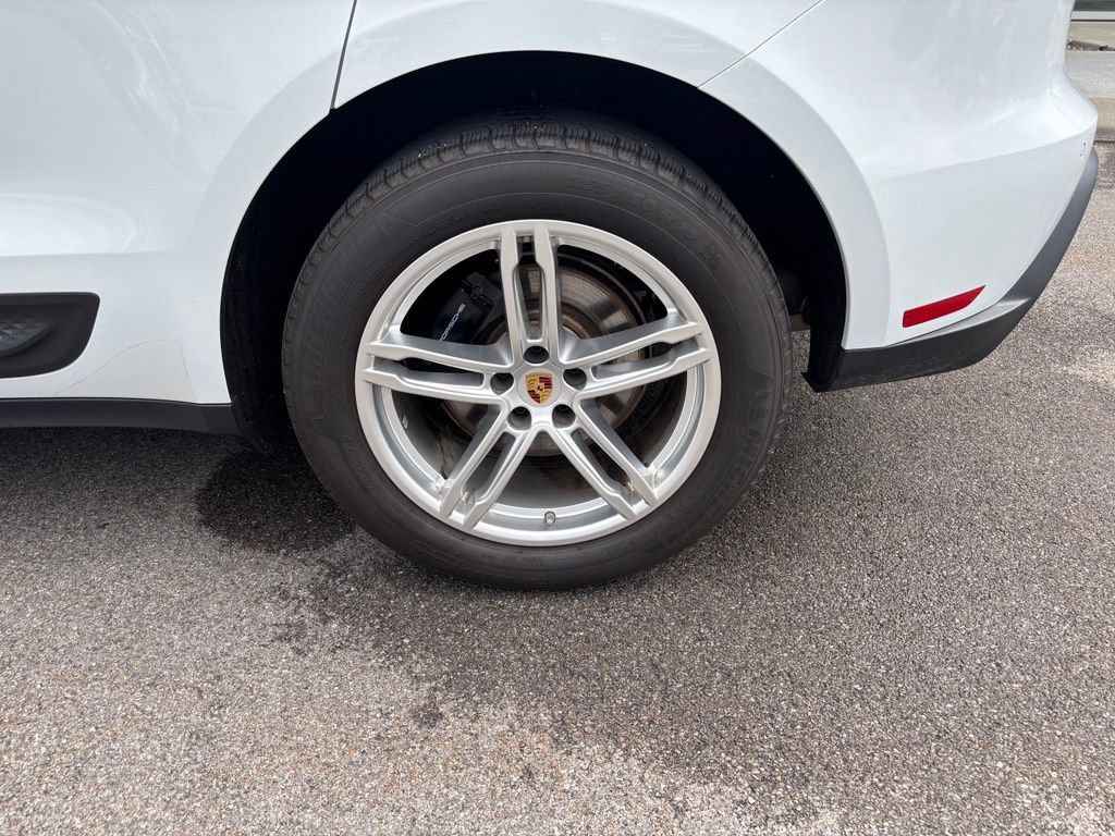 Certified 2023 Porsche Macan AWD/4WD image 37