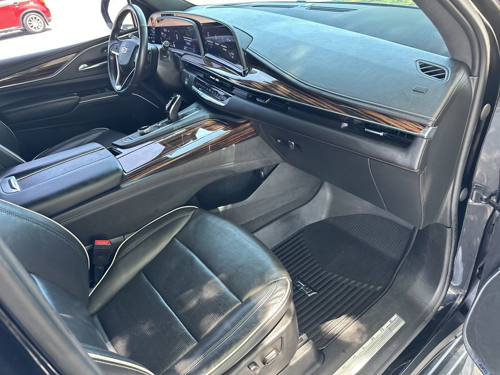 Used 2021 Cadillac Escalade Premium Luxury image 36