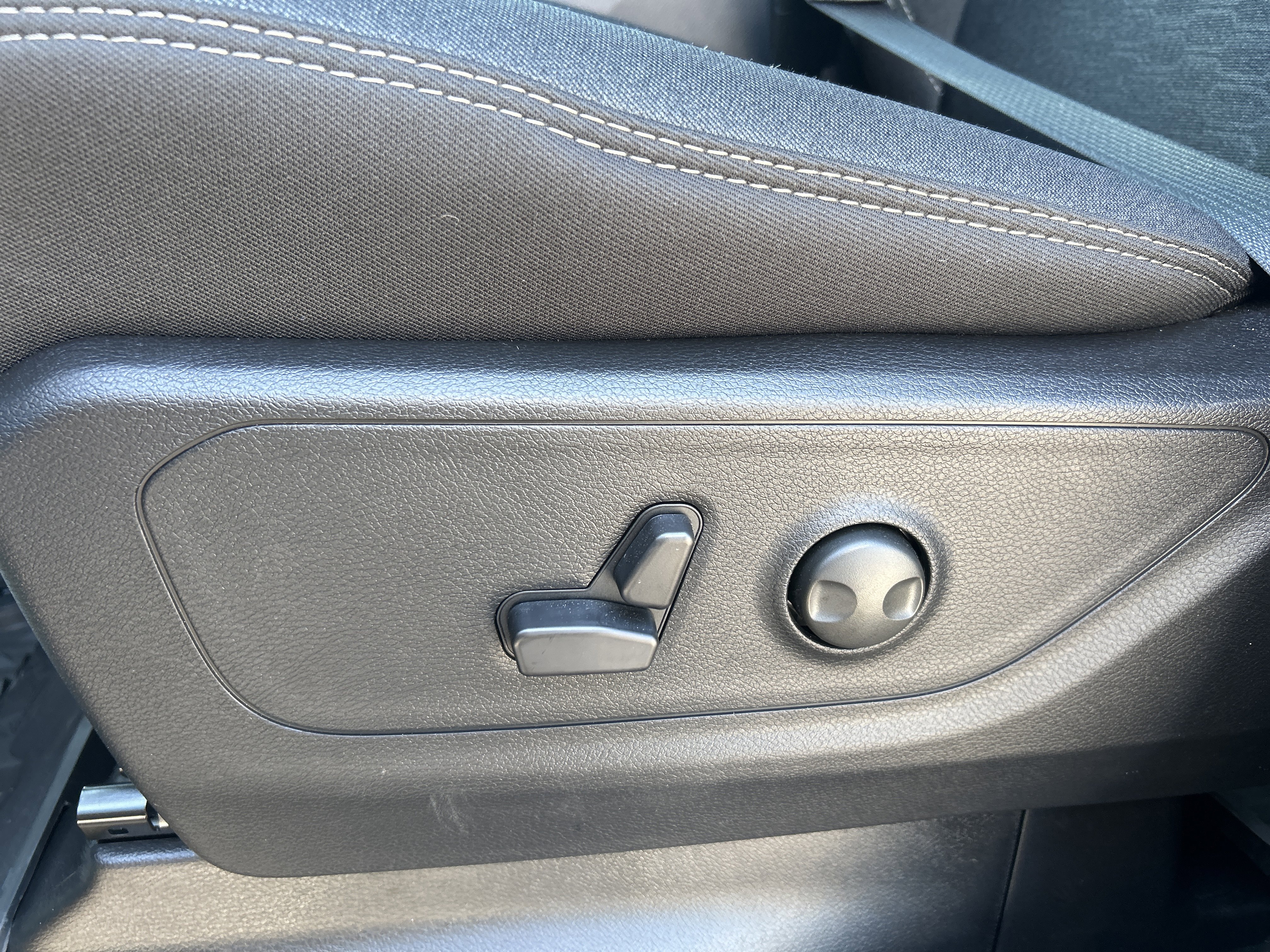 New 2026 RAM 1500 4x4 Crew Cab image 16