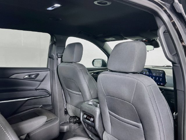 Used 2025 Chevrolet Traverse LT FWD image 8