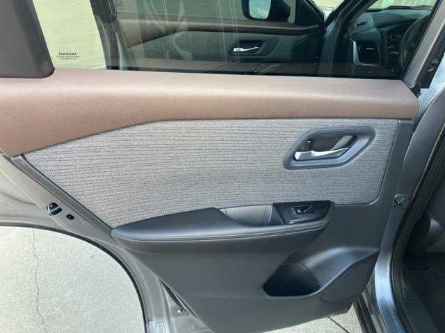 Used 2022 Nissan Rogue SV image 20