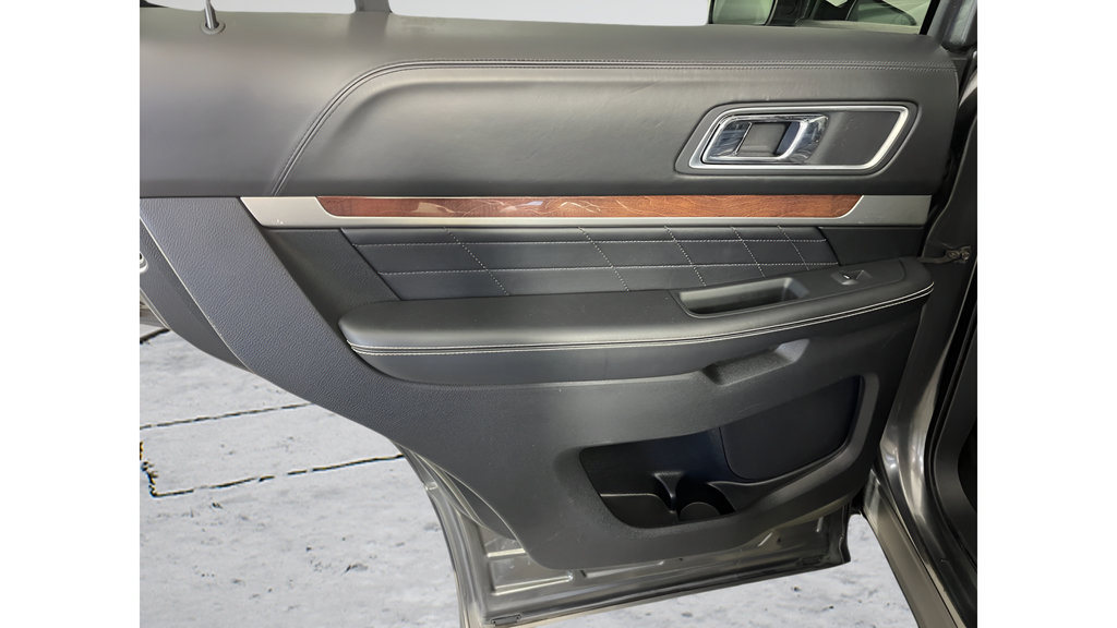Used 2018 Ford Explorer Platinum AWD/4WD image 11